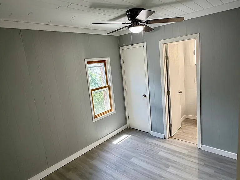 100 Sterling St — Photo 11