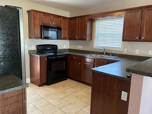 5th image of 321 Oxford Cir