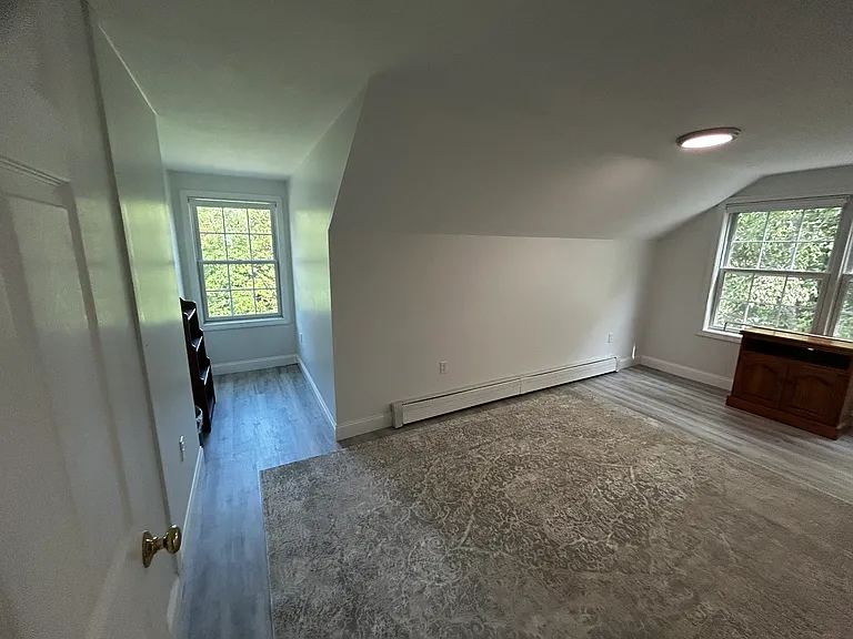 220 Greenview Dr — Photo 12