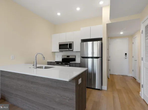 1701 S 4th St #203, Philadelphia, PA 19148