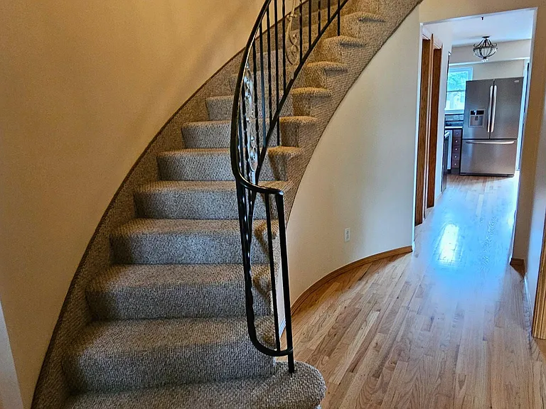 Let's go upstairs to see the 3 bedrooms