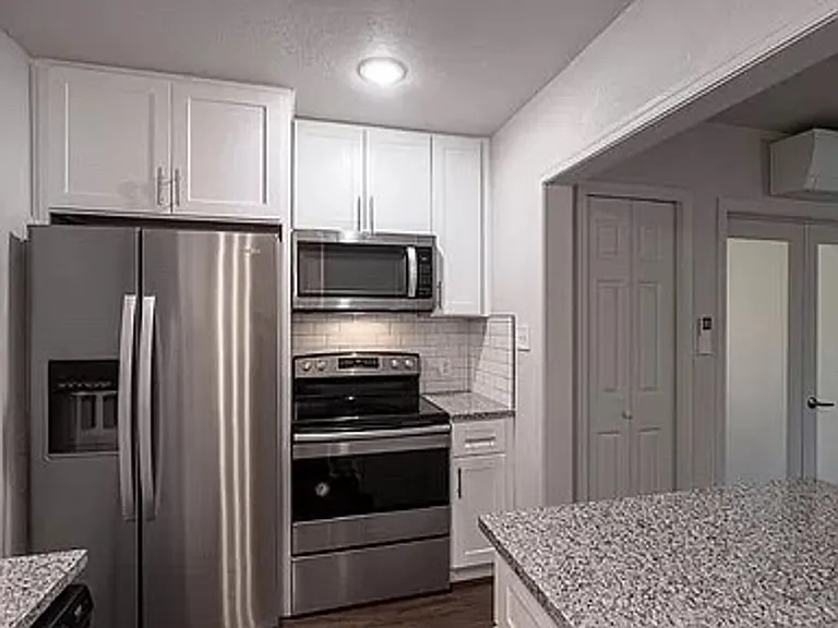 342 W Culver St — Photo 7