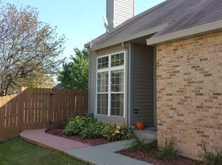 250 Paddington Ln, Bolingbrook, IL 60440