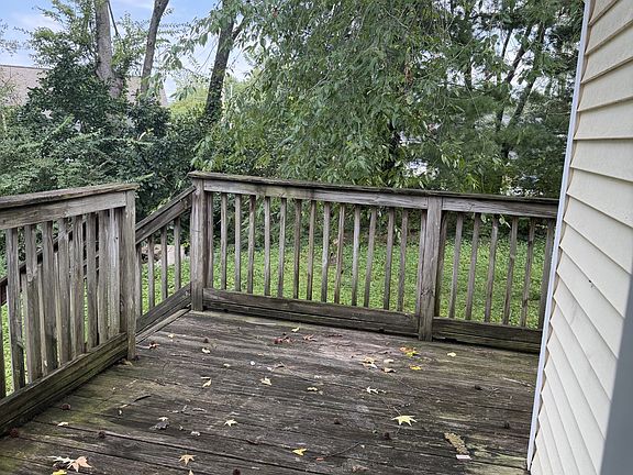 2nd image of 220 Bonnie Dr