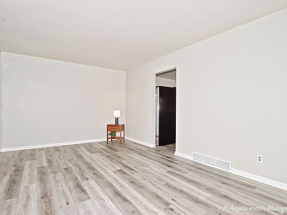 4th image of 1905 Oak Dr