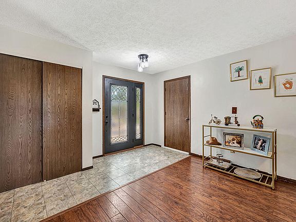 3rd image of 8845 Valley Circle Dr