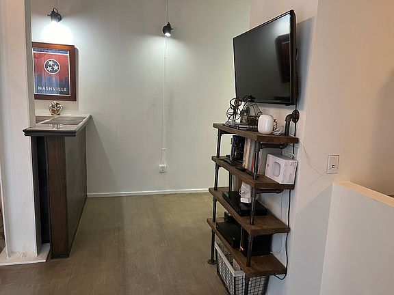 4th image of 309 Church St APT 105