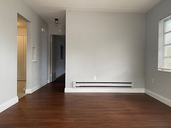 3rd image of 5624 Gulfport Blvd S APT 4