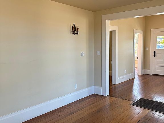 5th image of 140 Catalpa St