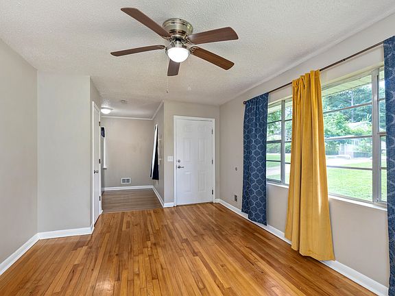 4th image of 2437 Derwent Dr