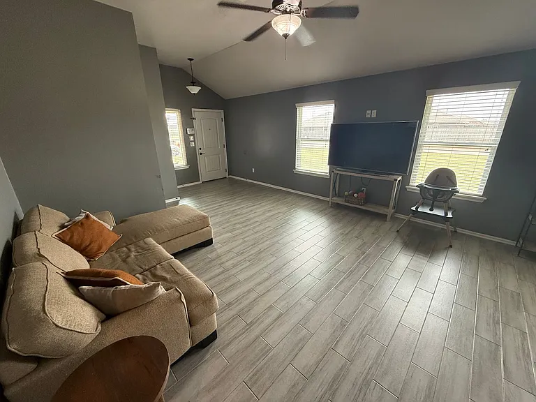 4725 Pyrope Ln — Photo 3