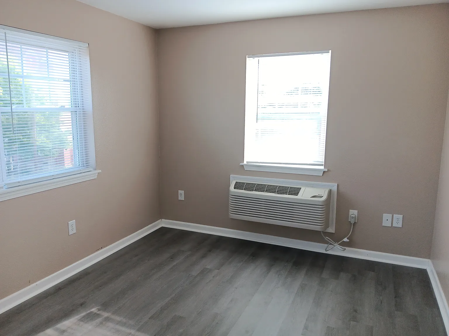 2 bed, 1.0 bath, $810 — Photo 4
