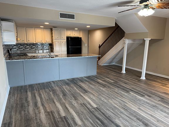 3rd image of 426 Yacht Club Dr #E