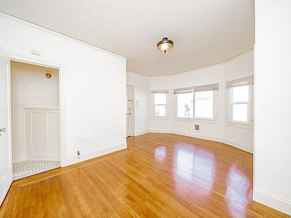 4th image of 336 Wayne Ave #4