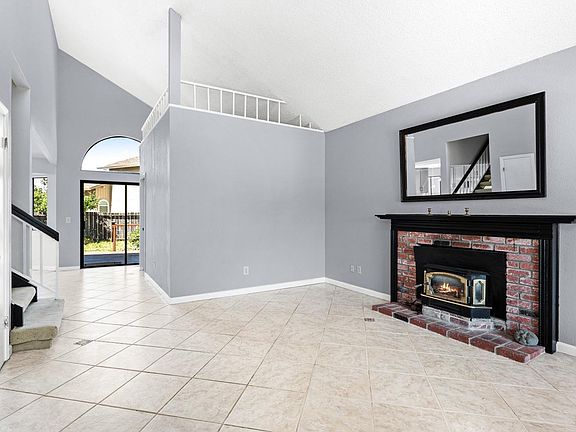 4th image of 1368 Middlebrook Way