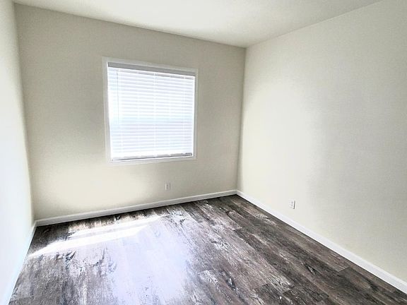 5th image of 933 N Inglewood Ave APT 5
