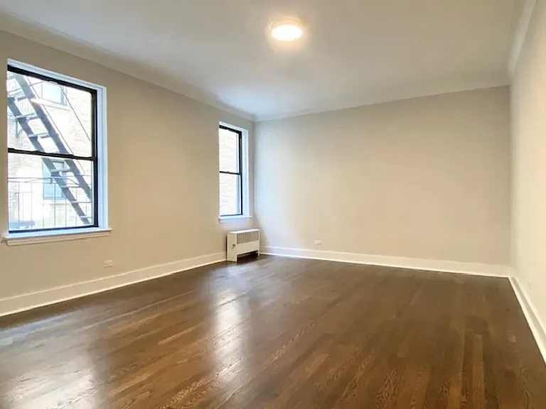 925 W End Ave — Photo 1