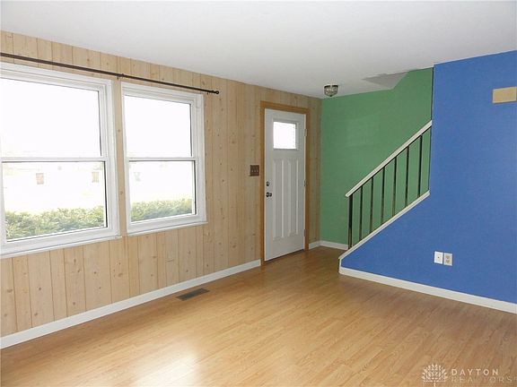 4th image of 102 Concord Farm Rd