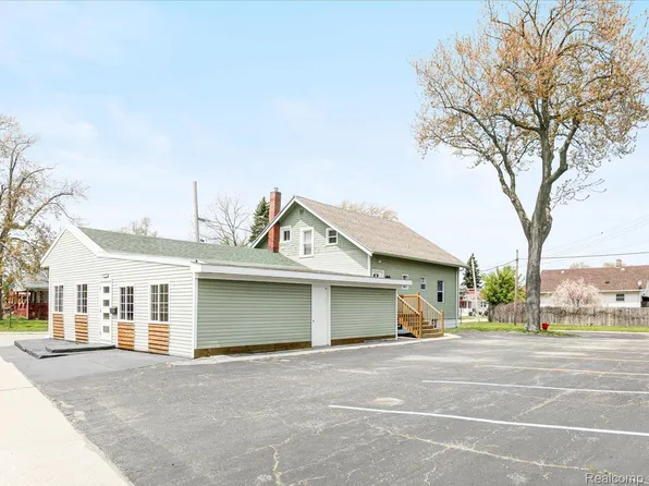 1639 Lapeer Ave, Port Huron, MI 48060
