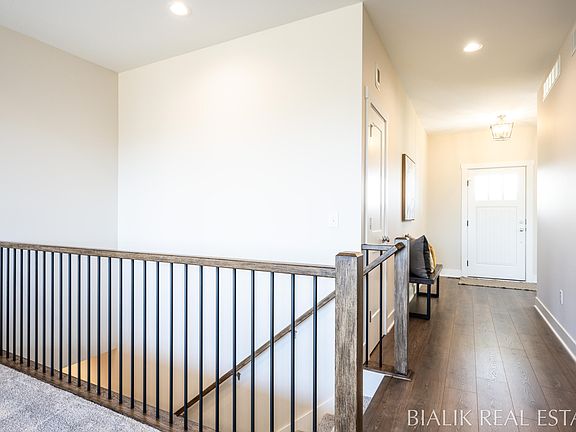 3rd image of 509 Sun Vale Ln