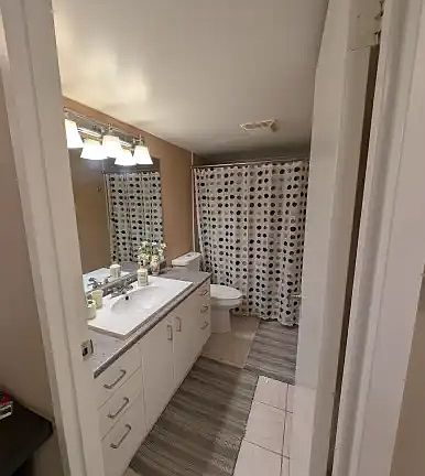 5th image of 2020 Fullerton Ave #808