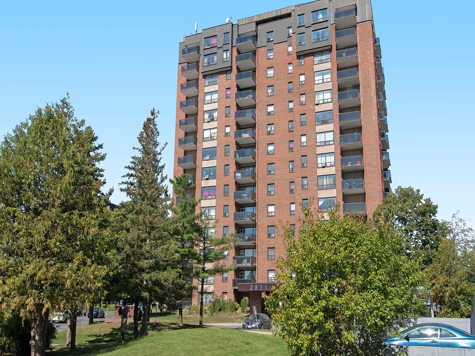 2851; 2861 Baycrest Drive — Photo 2