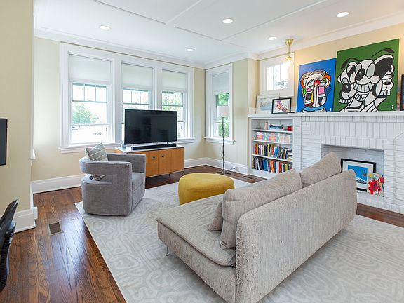 4th image of 108 S Notre Dame Ave APT 2