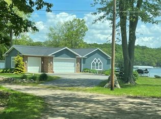 3389 Mary Ann Dr, Hillsdale, MI 49242