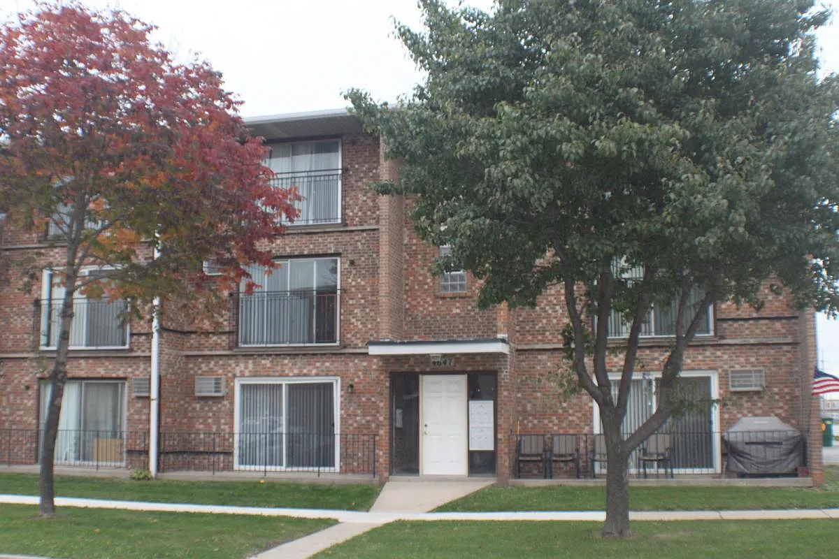 4647 Clyde Ave APT 2B photo 1