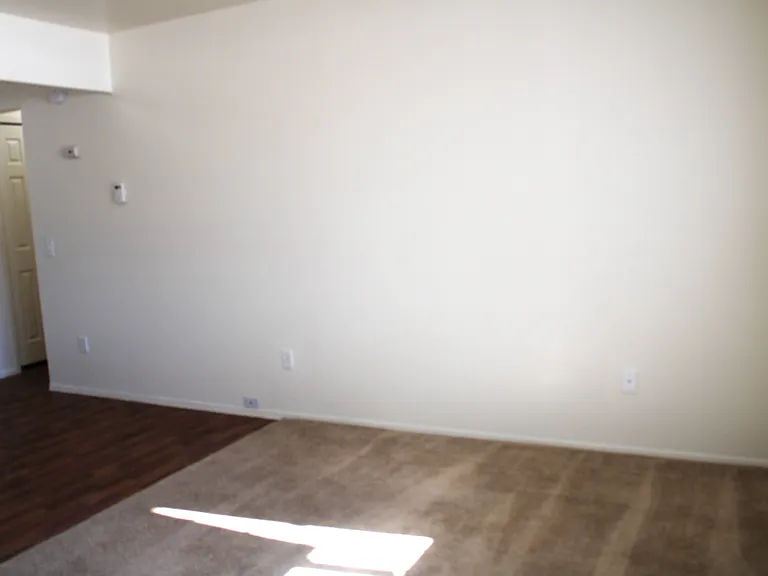 Huntington Place Apartments — Photo 30