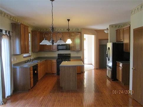 3rd image of 192 Woodland Park Cir