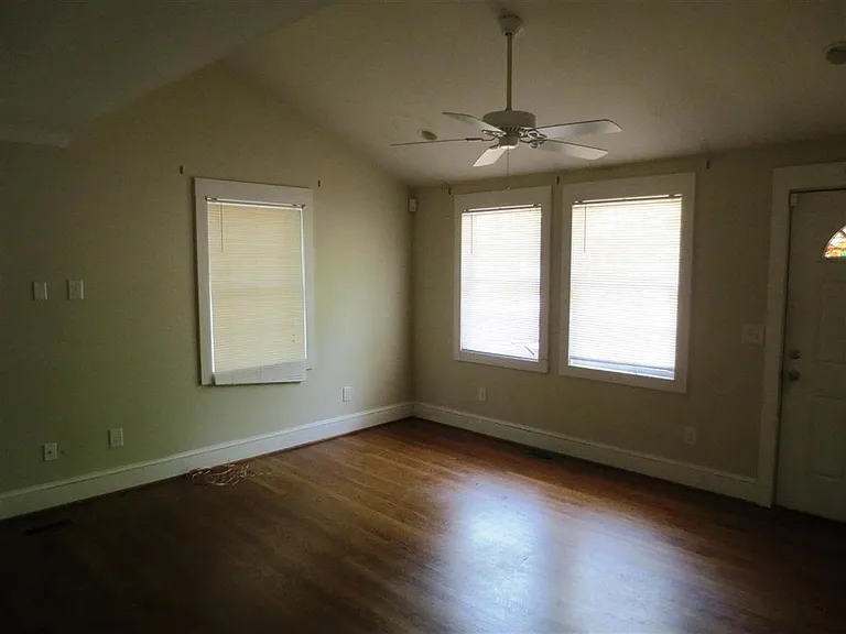 305 Summit St — Photo 4