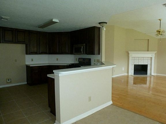 5th image of 519 N Marathon Way