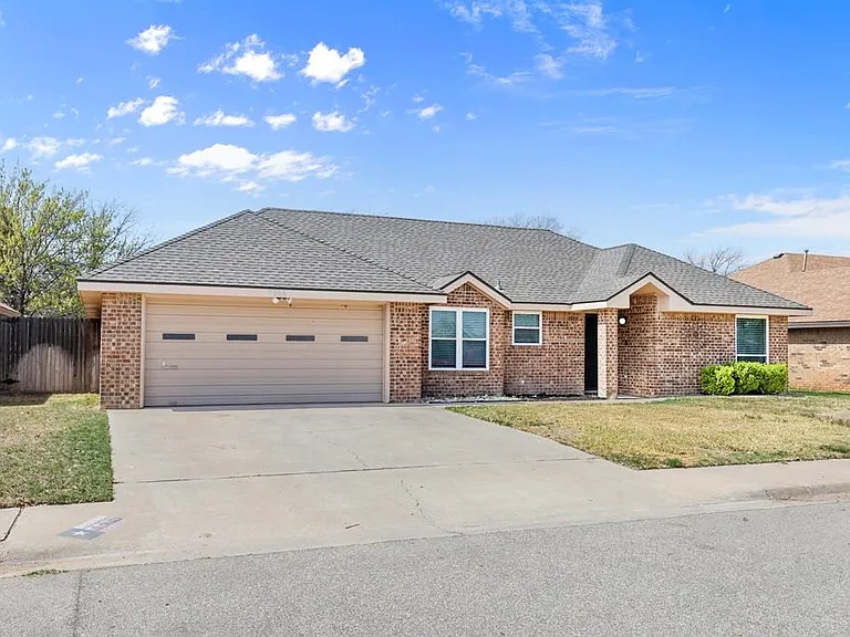 3309 Edgemont Dr — Photo 2