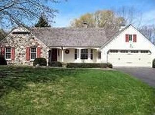 9723 N Valley Hill Dr, Mequon, WI 53092