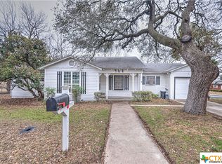 908 W 1st St, Lampasas, TX 76550