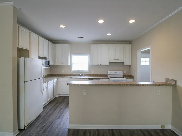 122 Meadows Ln — Photo 7