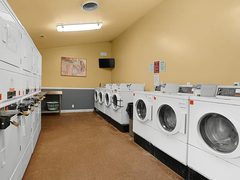 Falcon Park Apartments — Photo 14