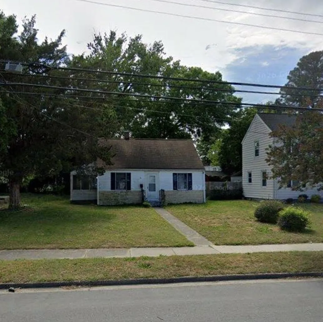 1817 Roanoke Ave — Photo 1