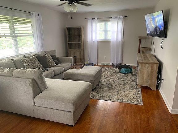 5th image of 1710 Forest Hills Dr