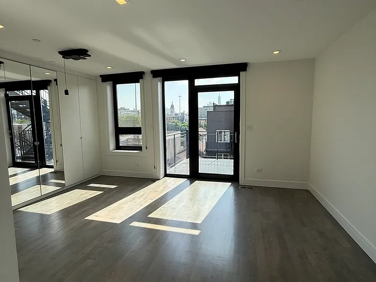 719 N Elizabeth St #3N — Photo 11