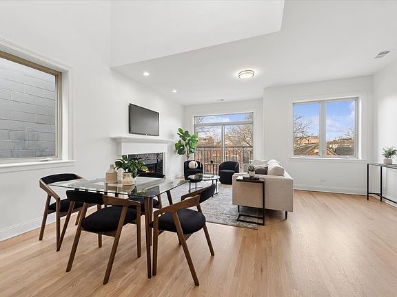 3rd image of 1019 N Winchester Ave APT 3
