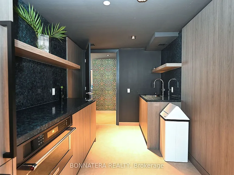 405 Dundas St W #319 — Photo 45