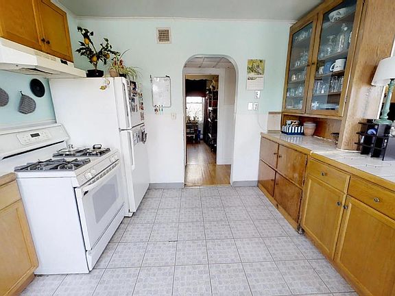 2nd image of 44 Hancock St APT 3