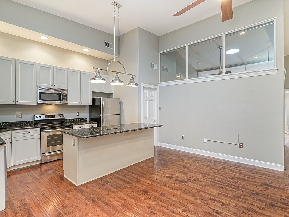 Breakfast Bar / Living Room / Dining Room