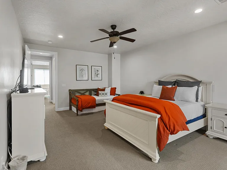 N Coral Ridge Dr — Photo 9