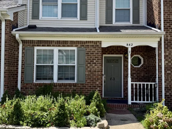 842 S Lake Cir #1, Chesapeake, VA 23322