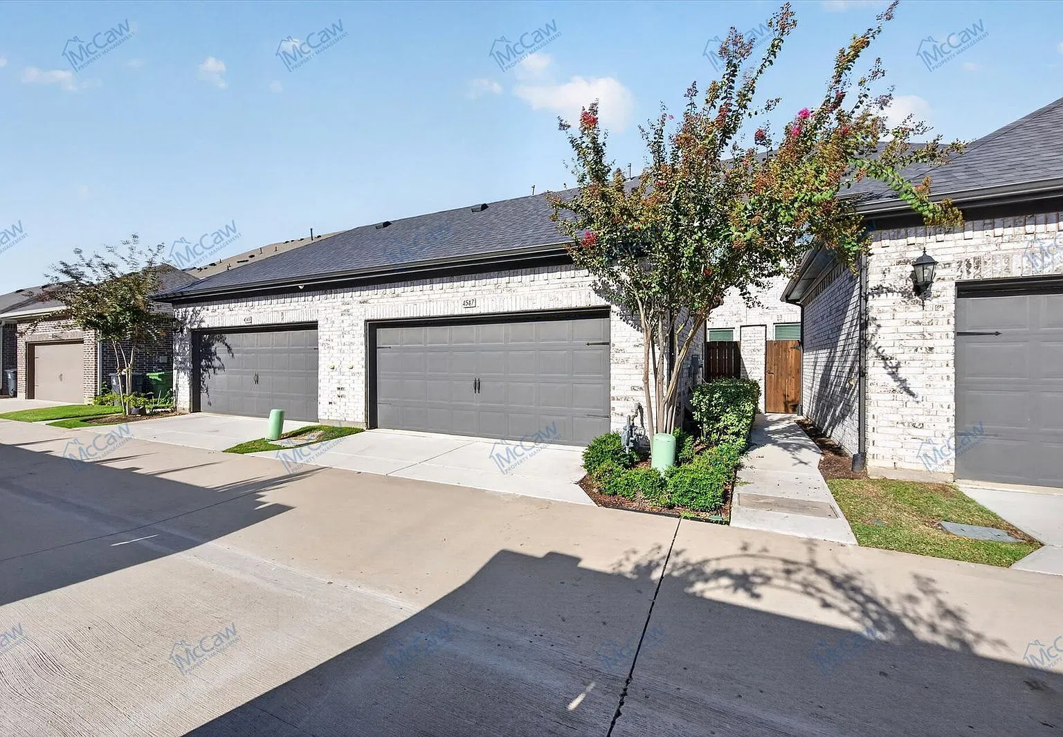 3 bed, 3.0 bath, 2071 sqft, $3,300 — Photo 2