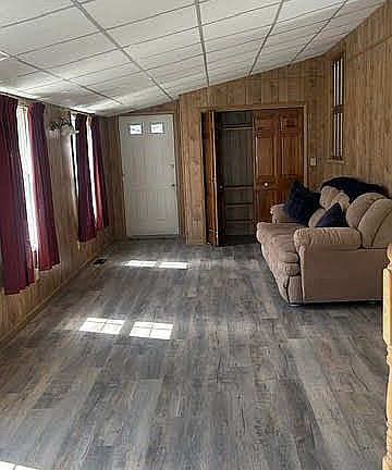 5th image of 556 Central St #76