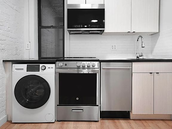 4th image of 446 W 55th St #S2